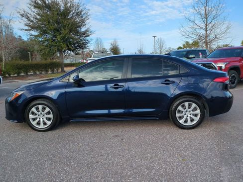 Certified 2021 Toyota Corolla LE image 3