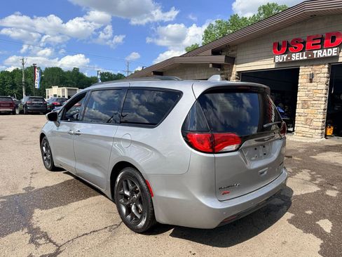 Used 2018 Chrysler Pacifica Limited w/ S Appearance Package FWD image 5