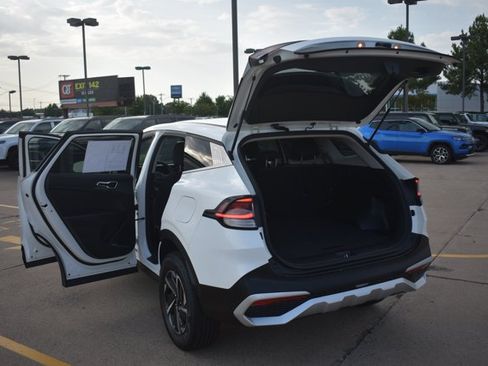Used 2023 Kia Sportage LX AWD/4WD image 15