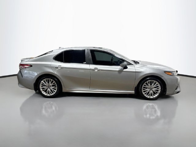 Used 2019 Toyota Camry SE FWD image 6