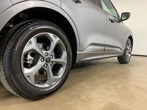 Used 2024 Ford Escape ST-Line w/ Tech Pack #1 image 9