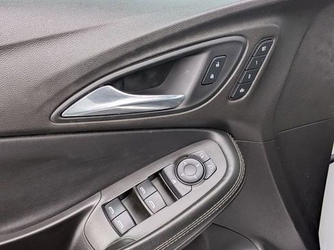 Used 2021 Buick Encore GX Essence image 14