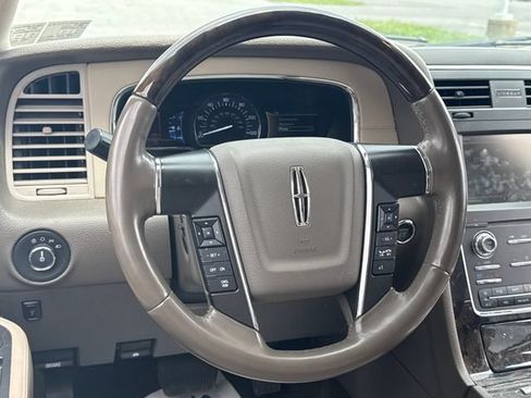 Used 2015 Lincoln Navigator 4WD image 38