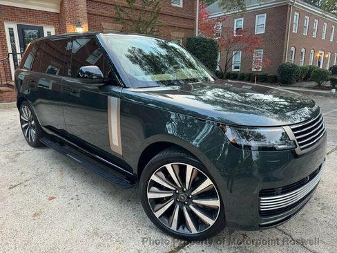 Used 2025 Land Rover Range Rover SV AWD/4WD image 5
