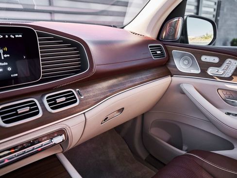 Used 2024 Mercedes-Benz Maybach GLS 600 4MATIC image 85