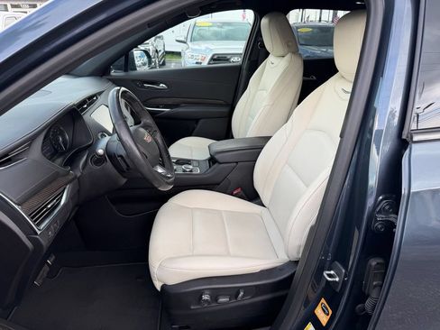 Used 2019 Cadillac XT4 Sport w/ Cold Weather Package FWD image 10