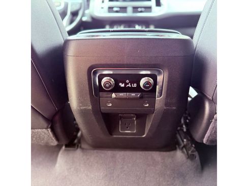 Used 2024 GMC Yukon SLT AWD/4WD image 23