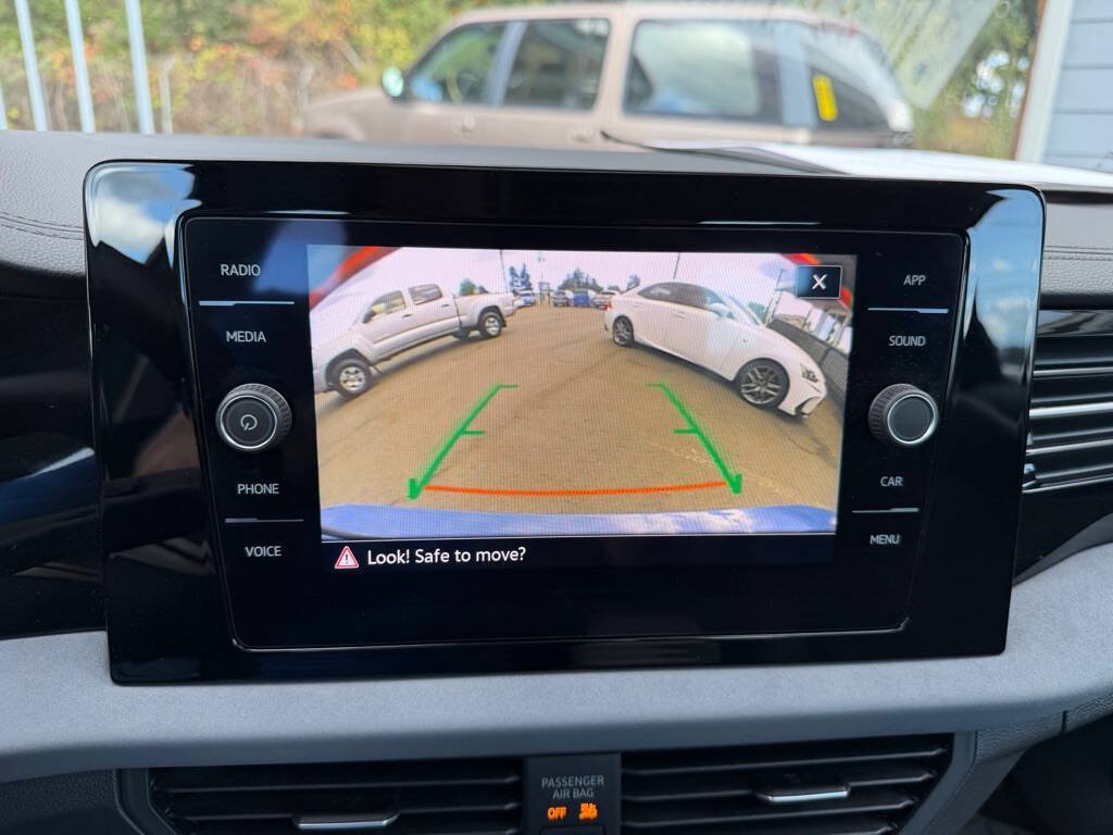 Used 2025 Volkswagen Jetta SE FWD image 29
