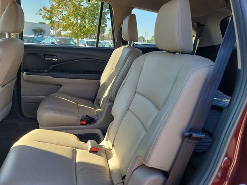 Used 2021 Honda Pilot Touring image 13