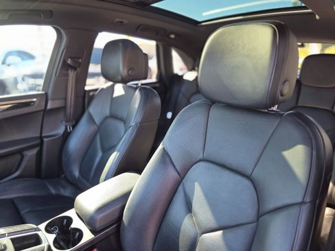 Used 2018 Porsche Macan image 17
