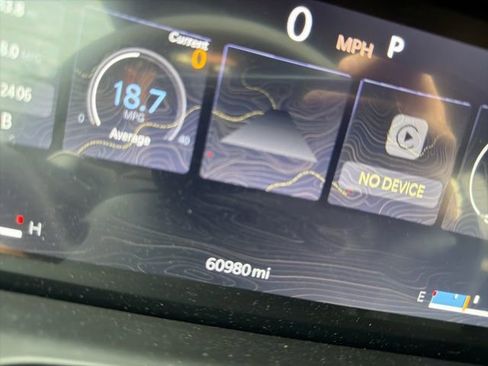 Used 2023 Jeep Grand Cherokee L Laredo RWD image 12