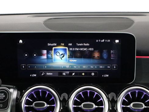 Used 2021 Mercedes-Benz GLB 35 AMG 4MATIC image 28