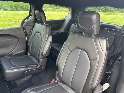 New 2026 Chrysler Pacifica Select AWD/4WD image 36