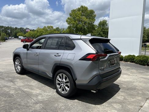 Used 2019 Toyota RAV4 XLE Premium FWD image 4