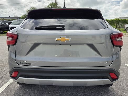Used 2025 Chevrolet Trax LT w/ Driver Confidence Package FWD image 4