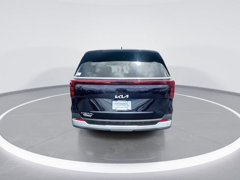 Used 2025 Kia Carnival FWD image 7