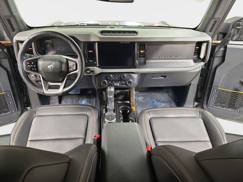 Used 2023 Ford Bronco Badlands image 10