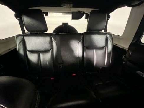 Used 2015 Jeep Wrangler Unlimited Rubicon AWD/4WD image 31