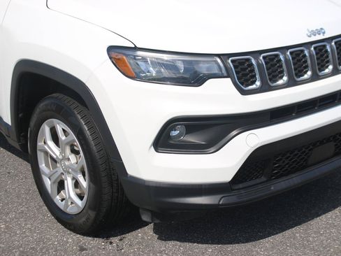 Used 2024 Jeep Compass Latitude AWD/4WD image 9