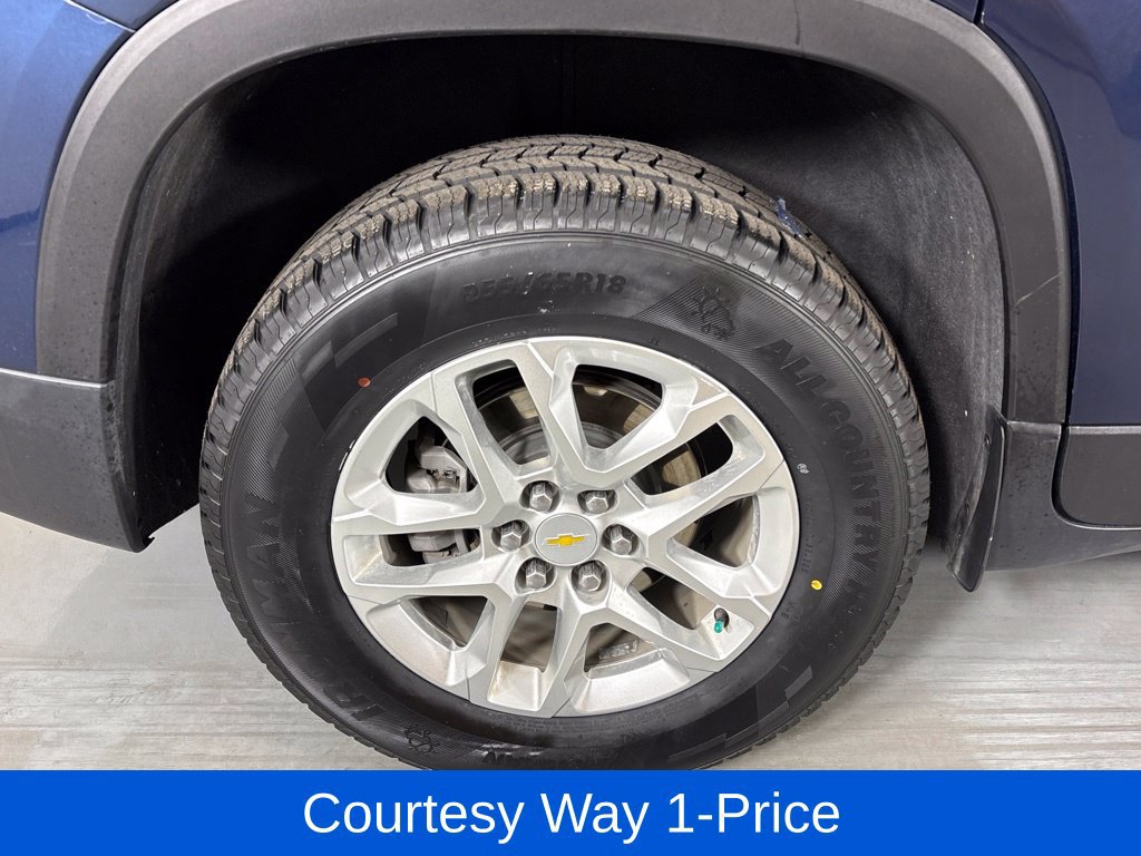 Used 2022 Chevrolet Traverse LS FWD image 13