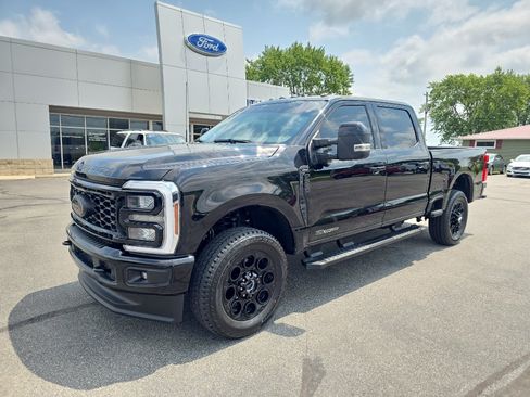 Used 2025 Ford F350 Lariat w/ Black Appearance Package AWD/4WD image 2