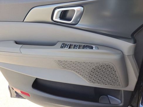 New 2026 Kia Carnival FWD image 16