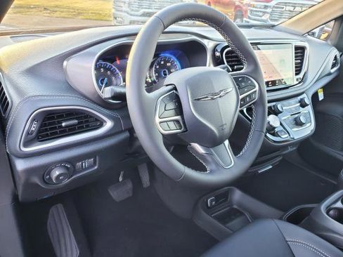 New 2026 Chrysler Pacifica Select image 7