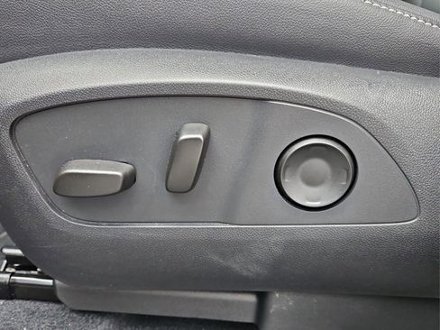 Used 2024 Chevrolet Traverse LT image 17