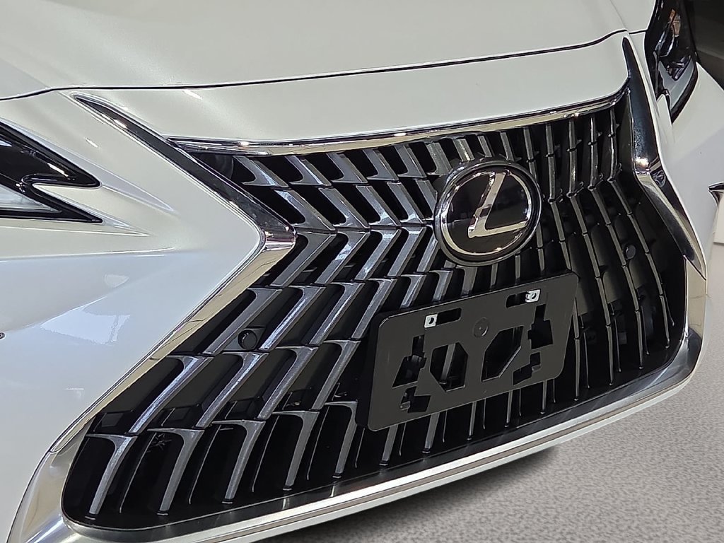 Used 2025 Lexus ES 350 w/ Premium Package FWD image 6