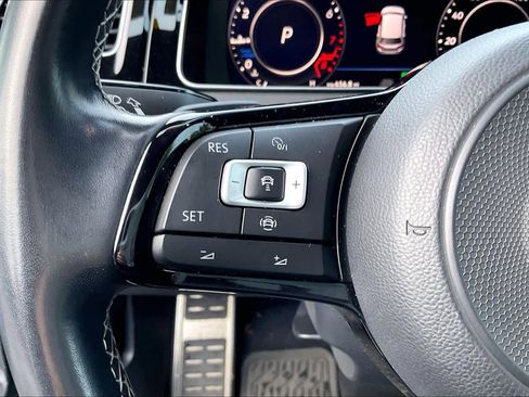 Used 2019 Volkswagen Golf R 4-Door image 19