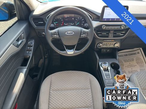 Used 2021 Ford Escape SE w/ SE Sport Appearance Package image 2