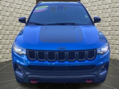 Used 2025 Jeep Compass Trailhawk w/ Trailhawk Convenience Group AWD/4WD image 10