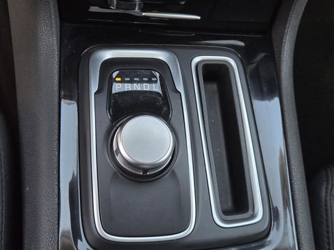 Certified 2023 Chrysler 300 Touring RWD image 13