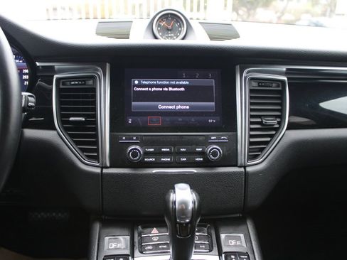 Used 2018 Porsche Macan image 17