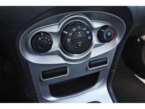 Used 2019 Ford Fiesta SE image 28