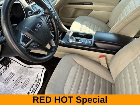 Used 2018 Ford Fusion SE image 11