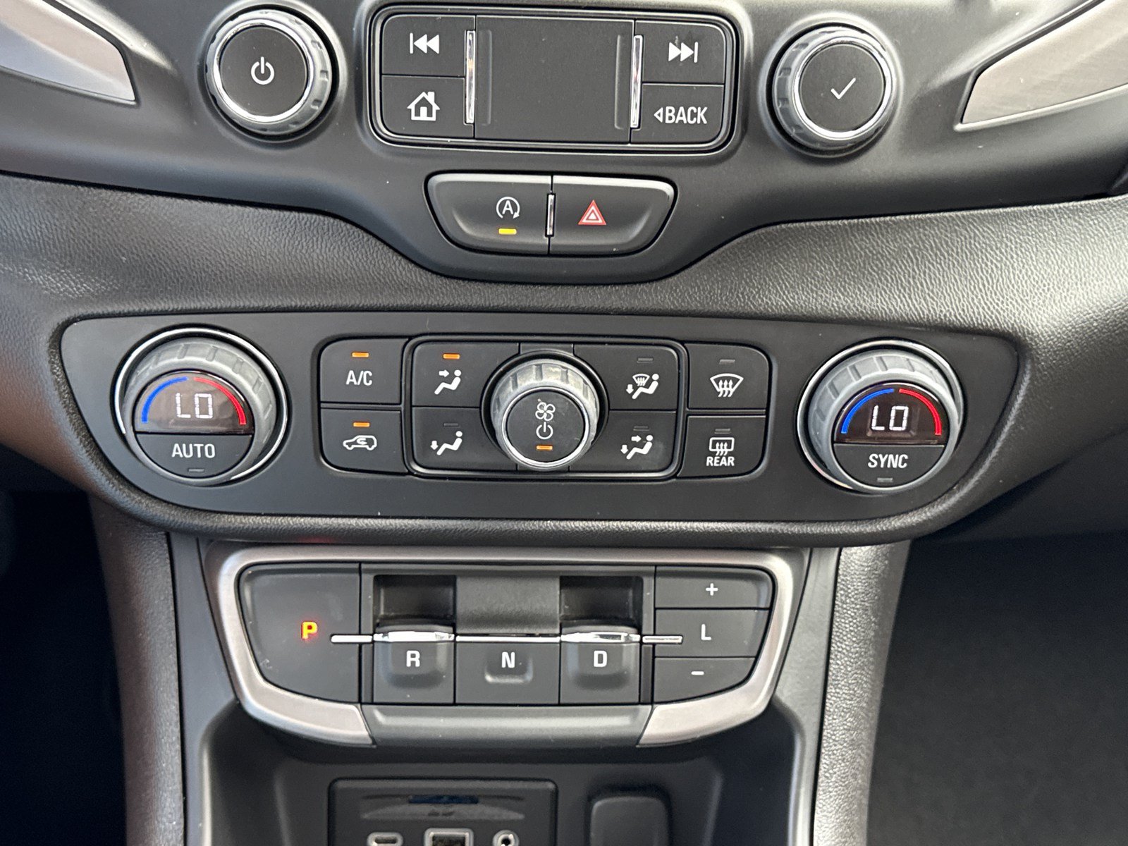 Used 2024 GMC Terrain AT4 w/ Tech Package AWD/4WD image 28