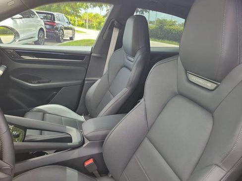 Used 2025 Porsche Macan Electric RWD image 18