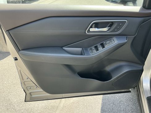 Used 2023 Nissan Rogue Platinum w/ Platinum Premium Package AWD/4WD image 13