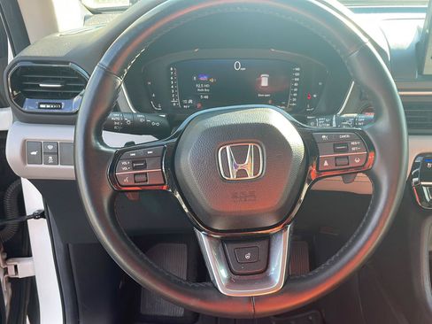 Used 2025 Honda Pilot Elite image 8