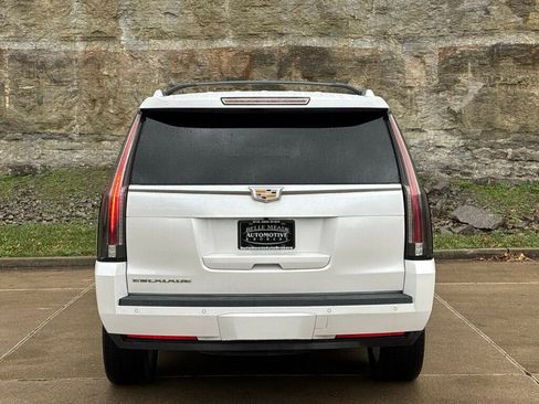 Used 2016 Cadillac Escalade Luxury image 6