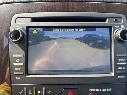 Used 2016 Chevrolet Traverse LT w/ Style and Technology Package FWD image 7