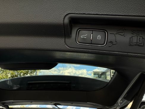 Used 2020 Ford Explorer XLT image 25