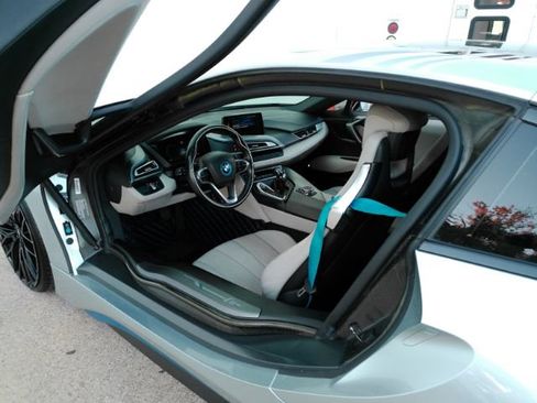 Used 2015 BMW i8 image 18