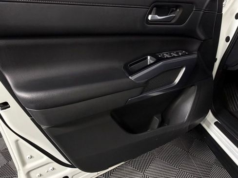 Used 2024 Nissan Pathfinder SL image 25