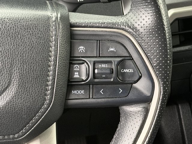 Used 2025 Toyota 4Runner SR5 AWD/4WD image 14