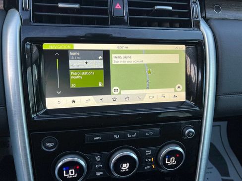 Used 2017 Land Rover Discovery HSE image 32