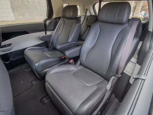 Used 2024 Kia Carnival SX Prestige image 21