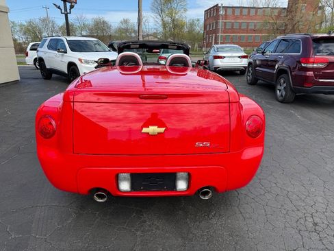 Used 2004 Chevrolet SSR w/ Preferred Equipment Group RWD image 4