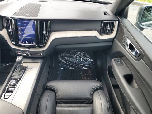 Used 2020 Volvo XC60 T6 Inscription image 15